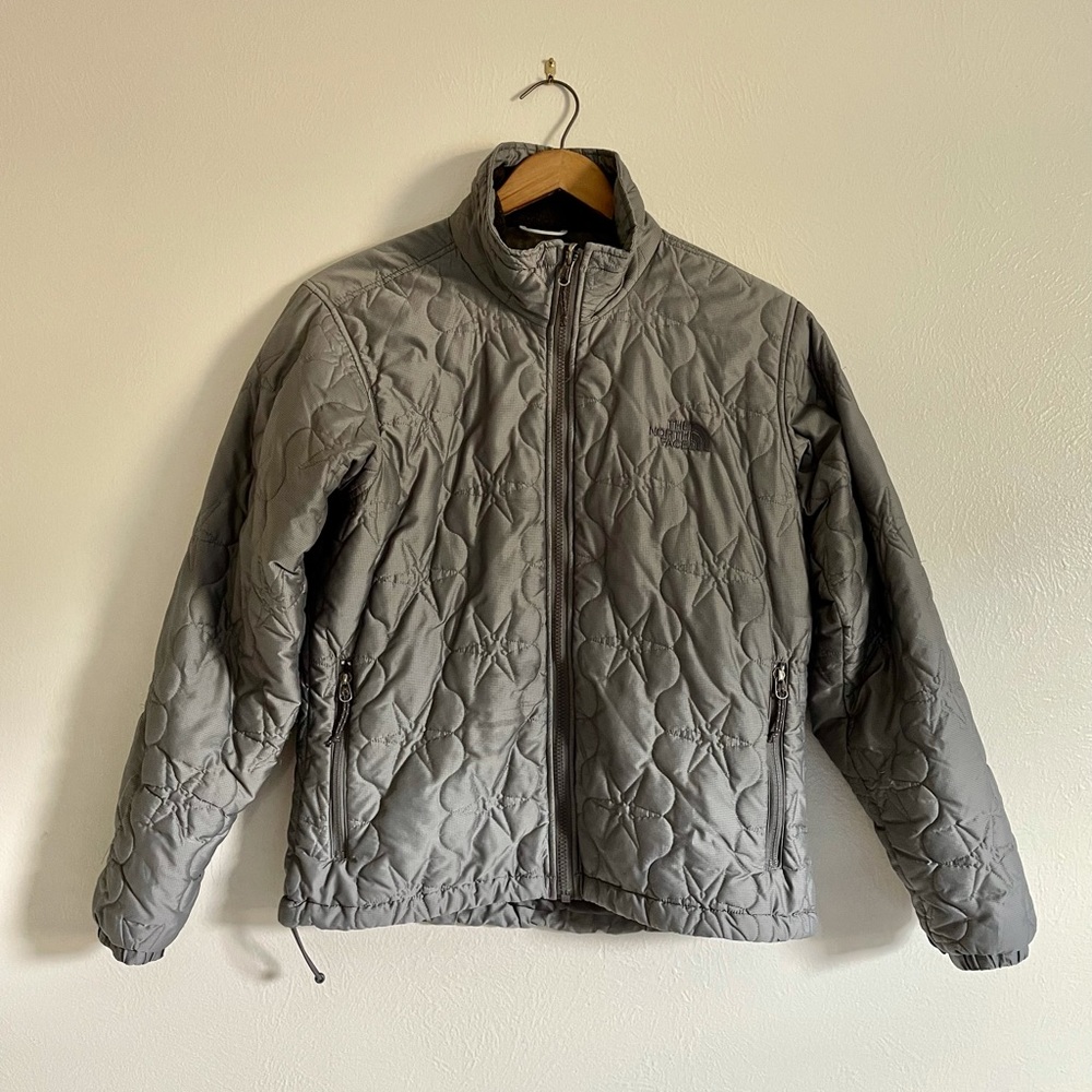 The North Face grey lightweight puffer jacket, M